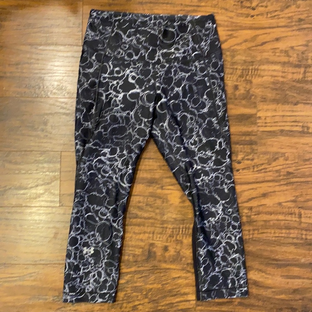 Under Armour HeatGear cropped leggings - Sz M